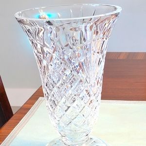 BEAUTIFUL VINTAGE FINE CRYSTAL VASE,10" TALL